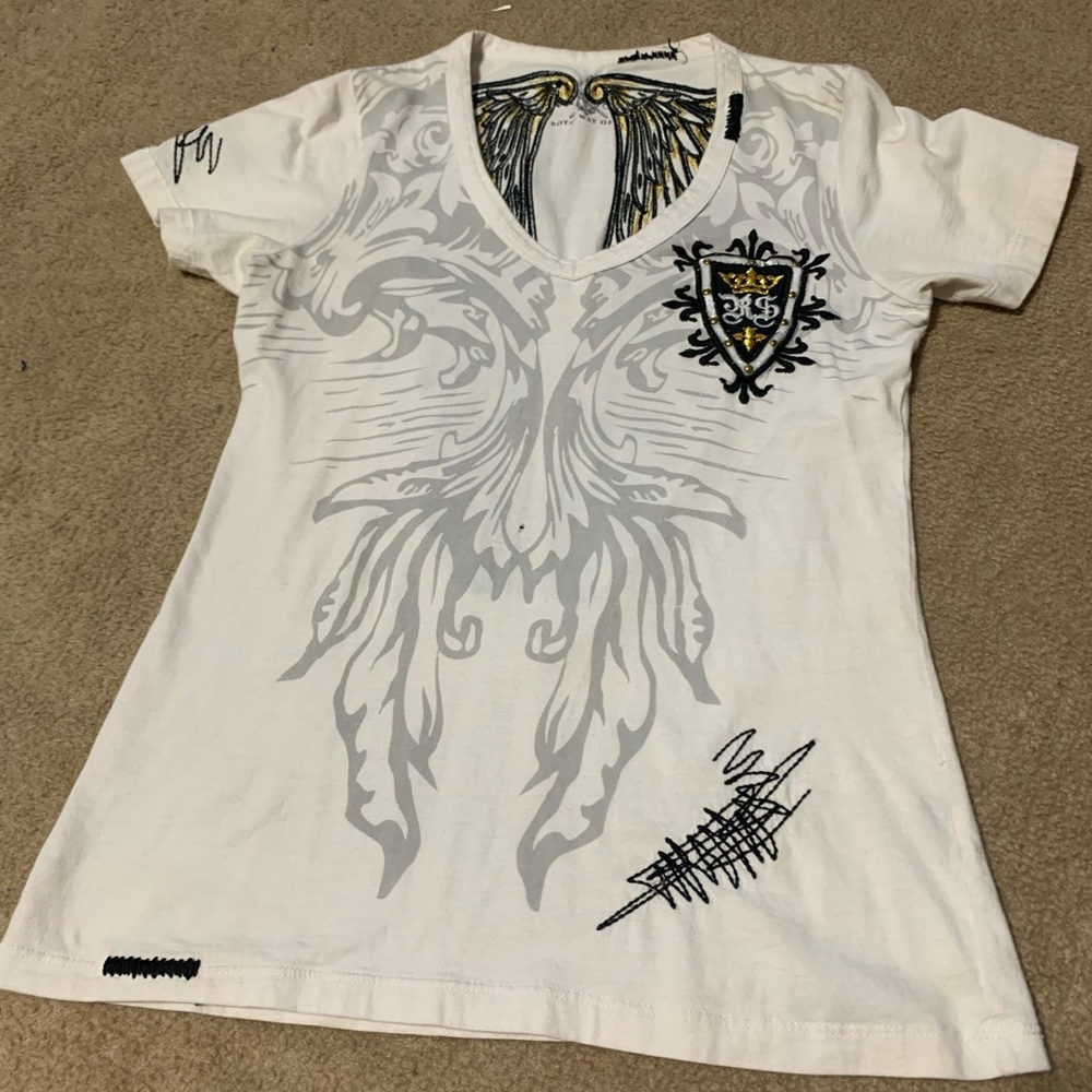 V-neck tee with embroidered wings